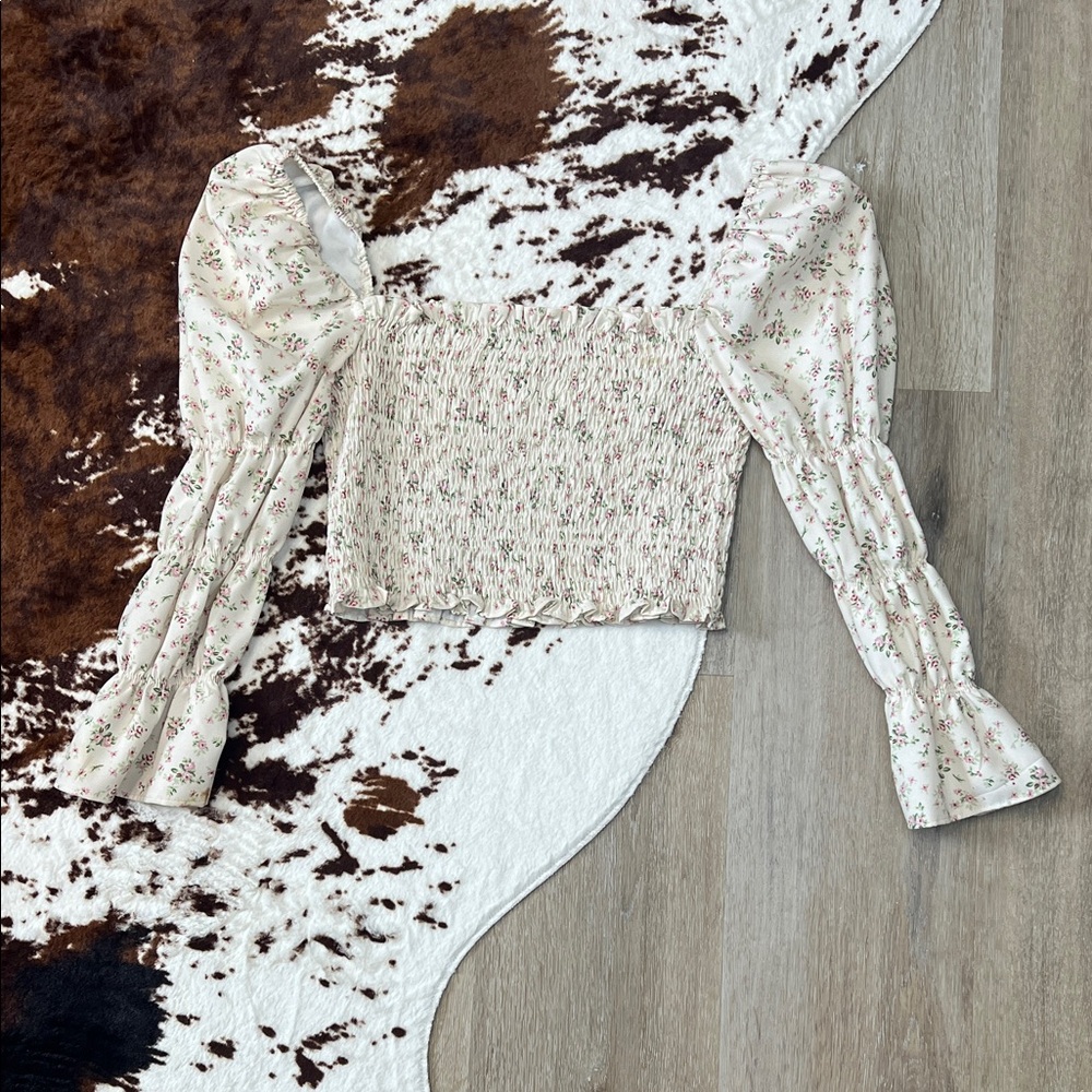 Buckle Storia Smocked Tiered Sleeve Cream Floral Blouse Top Small Cropped Cute!